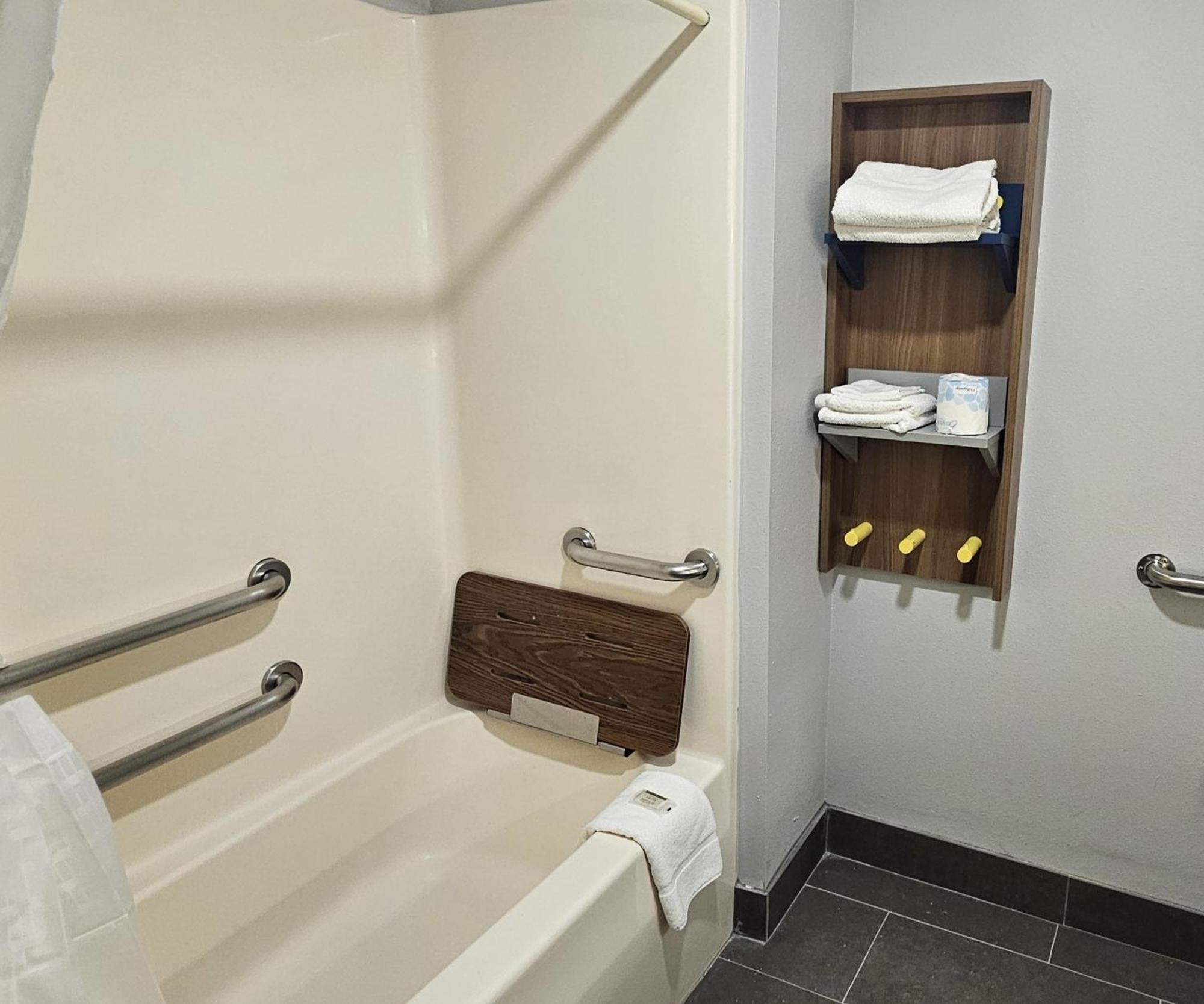 Microtel Inn & Suites By Wyndham Tulsa - Catoosa Route 66 Extérieur photo